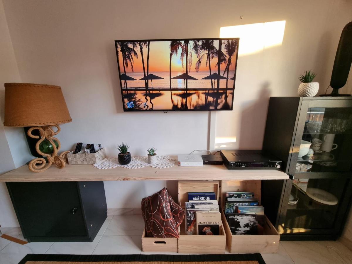 Lovely One Bedroom With Balcony Roses Exterior photo