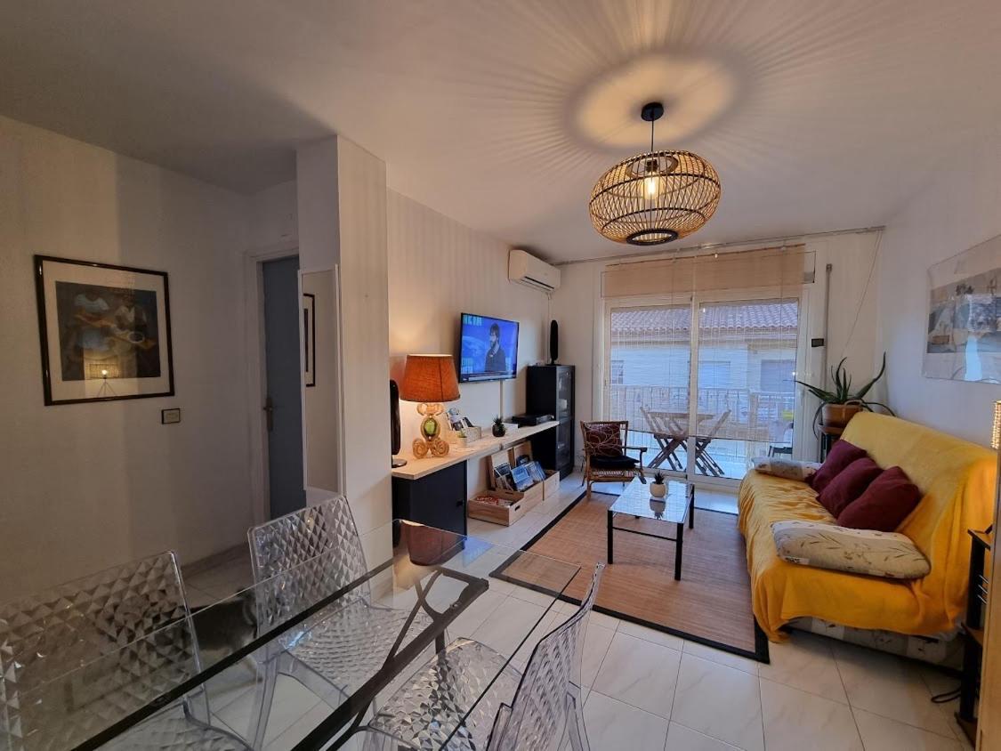 Lovely One Bedroom With Balcony Roses Exterior photo