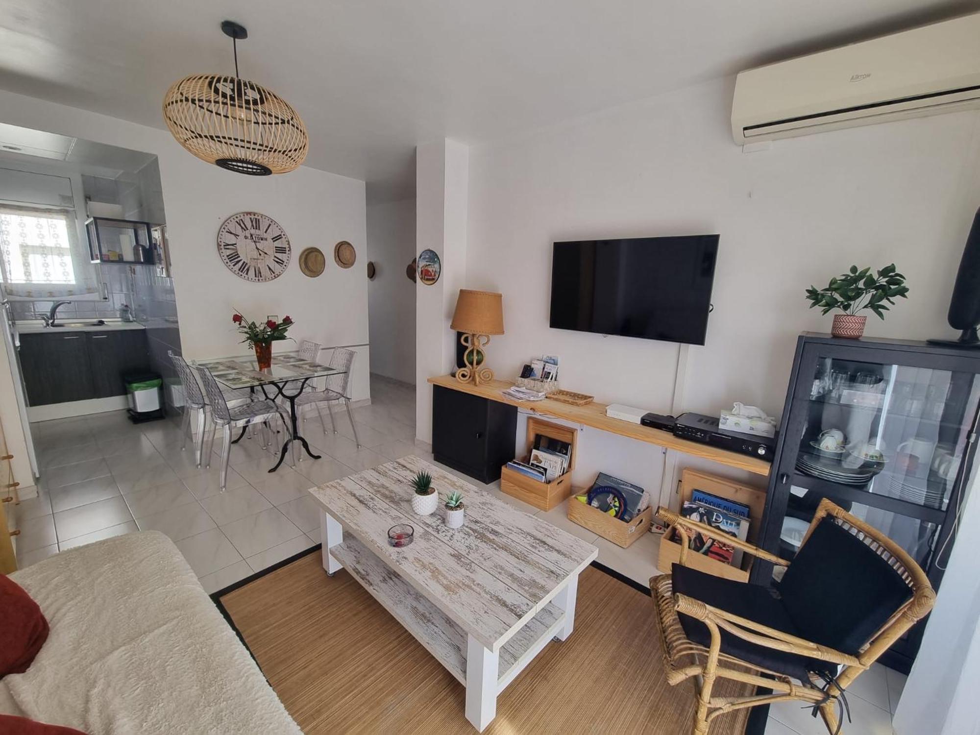 Lovely One Bedroom With Balcony Roses Exterior photo
